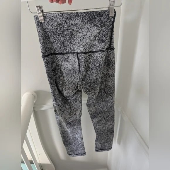 Lululemon Wunder Under Crop (Hi-Rise)Luon Spray Jacquard White Black Sz 4 - Picture 4 of 7